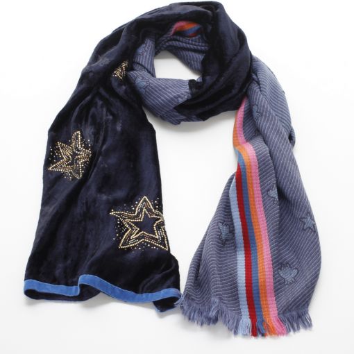 Blauwe shawl met fluwelen stof en goudkleurige sterren