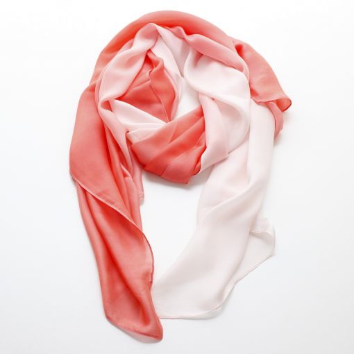 luxe zalmkleurige shawl overlopend van kleur