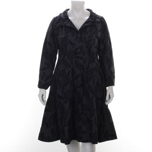Aino luxe getailleerde zwarte gevoerde jas met bladpatroon